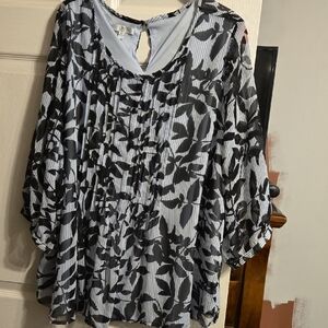 Black & Light Blue Floral Pleated Tunic Top